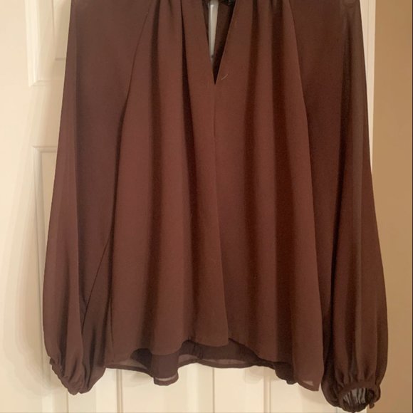 Keyhole long sleeve blouse - Picture 4 of 4